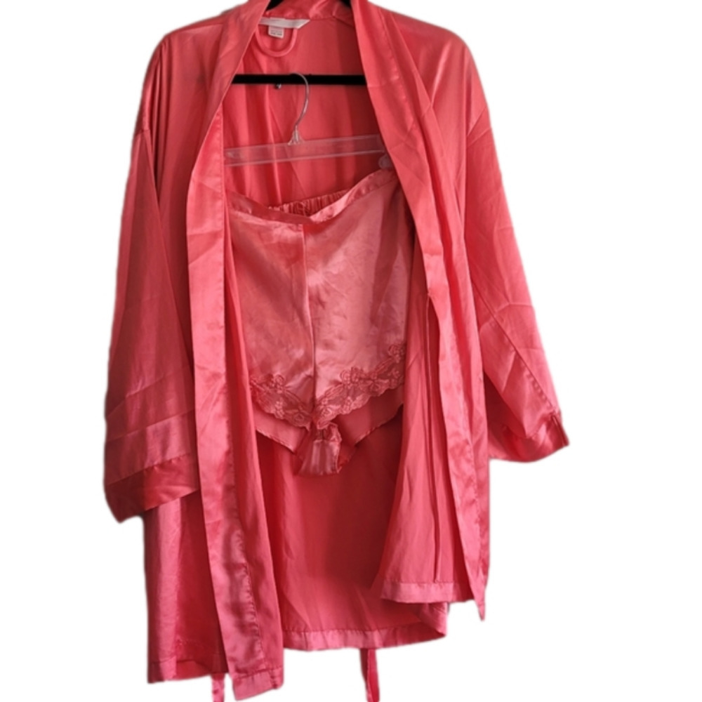 VICORIA'S Secret Coral Robe & Shorts Set Size L